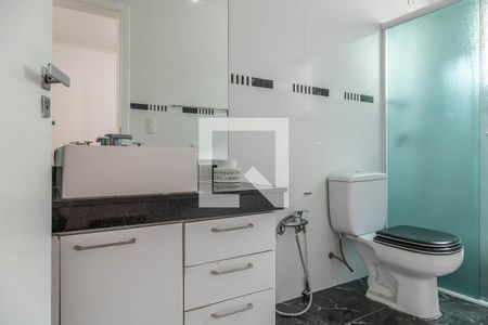 Casa à venda com 300m², 4 quartos e 2 vagasBanheiro da Suíte 2