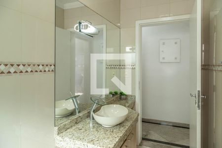 Casa à venda com 300m², 4 quartos e 2 vagasBanheiro