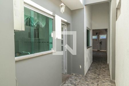 Casa à venda com 300m², 4 quartos e 2 vagasCorredor lateral externo
