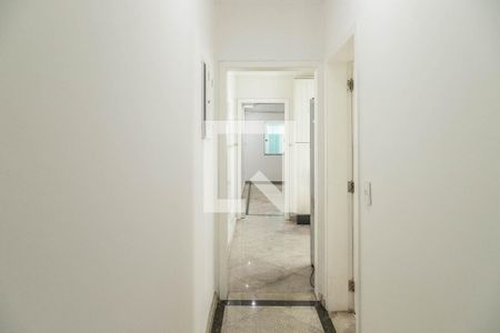 Casa à venda com 300m², 4 quartos e 2 vagasCorredor