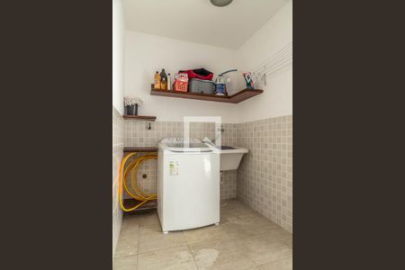 Casa à venda com 300m², 4 quartos e 2 vagasÁrea de Serviço