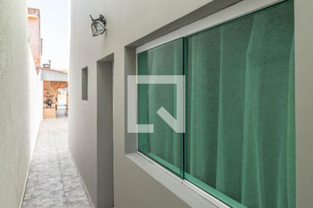 Casa à venda com 300m², 4 quartos e 2 vagasCorredor lateral externo