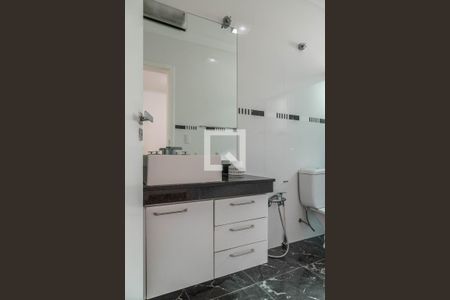 Casa à venda com 300m², 4 quartos e 2 vagasBanheiro da Suíte 2