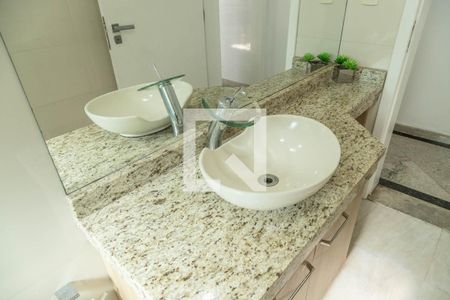 Casa à venda com 300m², 4 quartos e 2 vagasBanheiro