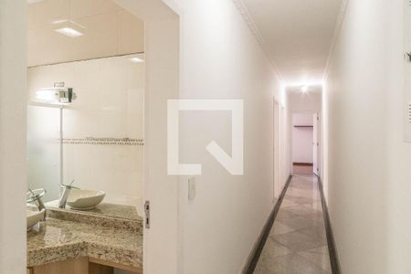 Casa à venda com 300m², 4 quartos e 2 vagasCorredor