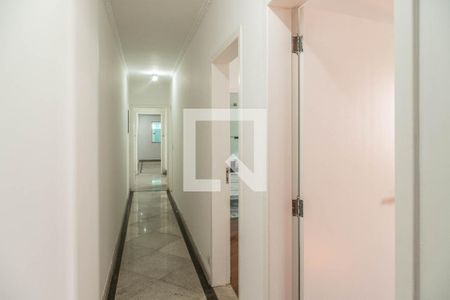 Casa à venda com 300m², 4 quartos e 2 vagasCorredor