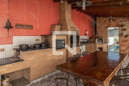 Casa à venda com 300m², 4 quartos e 2 vagasChurrasqueira