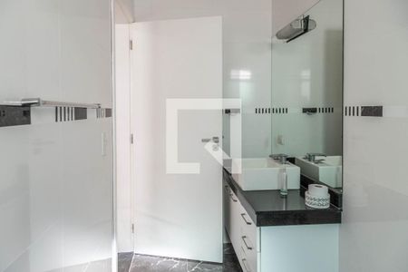 Casa à venda com 300m², 4 quartos e 2 vagasBanheiro da Suíte 2