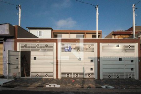 Casa à venda com 90m², 2 quartos e 2 vagasFachada