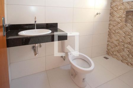 Casa à venda com 90m², 2 quartos e 2 vagas Casa à venda com 90m², 2 quartos e 2 vagasBanheiro da Suíte