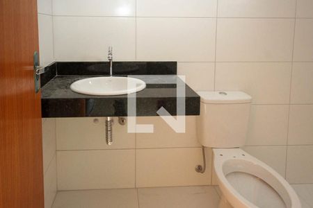 Casa à venda com 90m², 2 quartos e 2 vagas Casa à venda com 90m², 2 quartos e 2 vagasBanheiro da suite