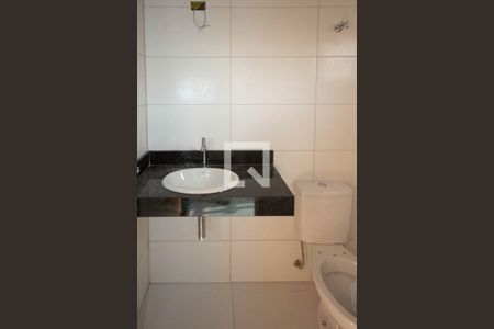 Casa à venda com 90m², 2 quartos e 2 vagas Casa à venda com 90m², 2 quartos e 2 vagasBanheiro da suite