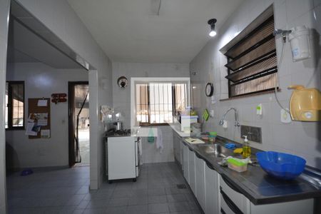 Casa à venda com 650m², 6 quartos e 8 vagasCozinha