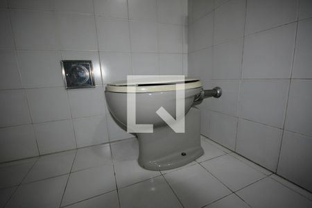 Casa à venda com 650m², 6 quartos e 8 vagasBanheiro 2