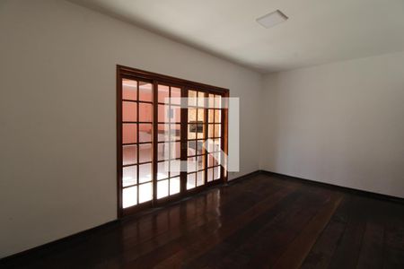 Sala 2 de casa à venda com 4 quartos, 200m² em Vila Marari, São Paulo