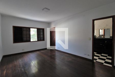 Suíte 1 de casa à venda com 4 quartos, 200m² em Vila Marari, São Paulo