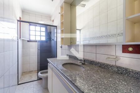 Casa de condomínio para alugar com 280m², 3 quartos e 6 vagasBanheiro