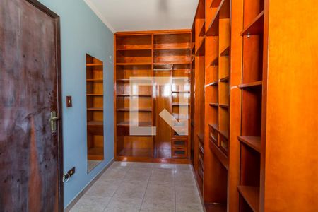 Casa de condomínio para alugar com 280m², 3 quartos e 6 vagasCloset