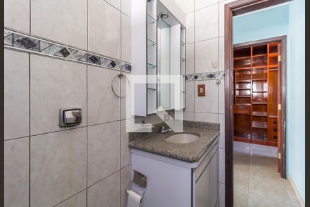 Casa de condomínio para alugar com 280m², 3 quartos e 6 vagasBanheiro da Suíte 2