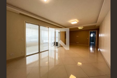 Sala de apartamento para alugar com 3 quartos, 136m² em Chácara Inglesa, São Paulo