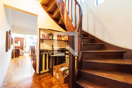 Casa à venda com 200m², 4 quartos e 1 vagaEscadas