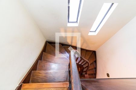 Casa à venda com 200m², 4 quartos e 1 vagaEscadas