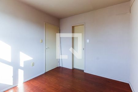 Quarto de apartamento para alugar com 1 quarto, 52m² em Rubem Berta, Porto Alegre