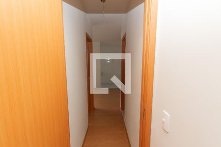 Corredor de apartamento para alugar com 2 quartos, 46m² em Rubem Berta, Porto Alegre