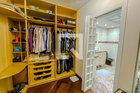 Casa à venda com 520m², 5 quartos e 4 vagasCloset da Suite 3