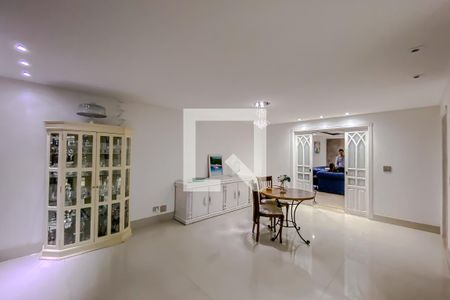 Casa à venda com 520m², 5 quartos e 4 vagasSala 4