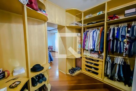 Casa à venda com 520m², 5 quartos e 4 vagasCloset da Suite 3