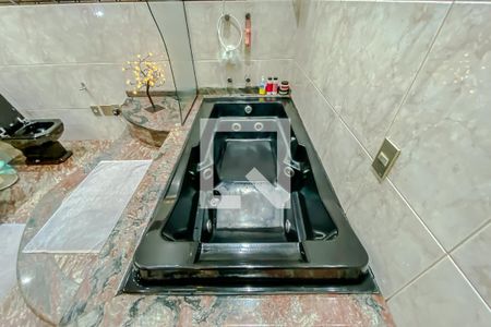 Casa à venda com 520m², 5 quartos e 4 vagasDetalhe Banheiro 4