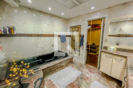 Casa à venda com 520m², 5 quartos e 4 vagasBanheiro 4