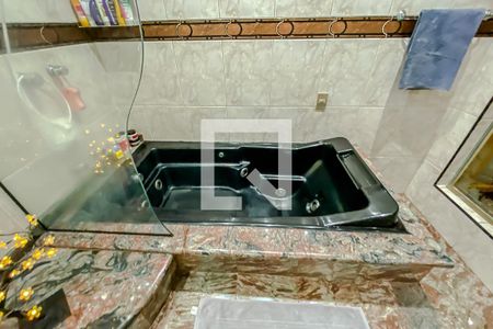 Casa à venda com 520m², 5 quartos e 4 vagasDetalhe Banheiro 4