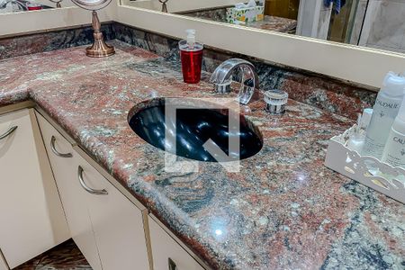 Casa à venda com 520m², 5 quartos e 4 vagasBanheiro 4