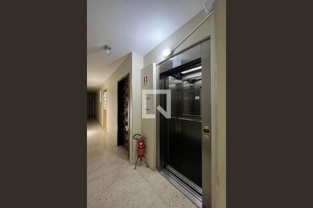 Apartamento à venda com 89m², 2 quartos e sem vagaElevador