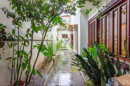 Casa à venda com 450m², 5 quartos e 4 vagasCorredor Externo