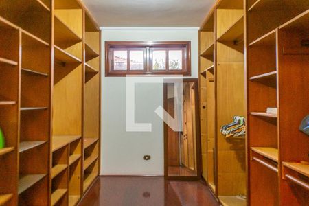 Casa à venda com 450m², 5 quartos e 4 vagasCloset da Suíte 2