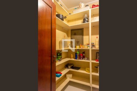 Casa à venda com 450m², 5 quartos e 4 vagasDespensa