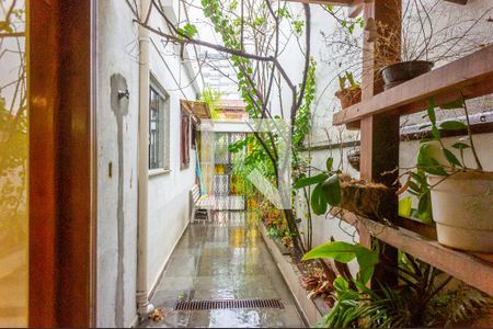 Casa à venda com 450m², 5 quartos e 4 vagasCorredor Externo