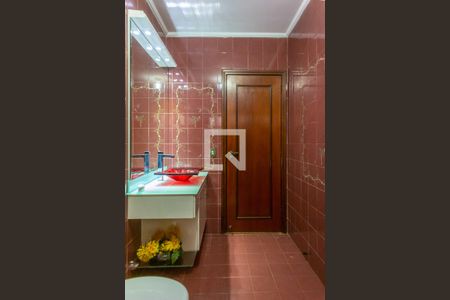 Casa à venda com 450m², 5 quartos e 4 vagasBanheiro da Suíte 1