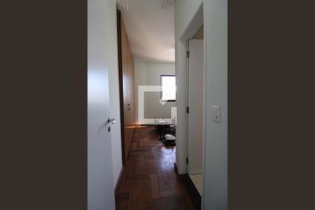 Corredor de apartamento à venda com 3 quartos, 165m² em Cambuí, Campinas