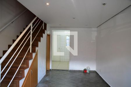 Sala de casa de condomínio para alugar com 3 quartos, 90m² em Jardim Guerreiro, Cotia