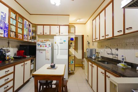 Apartamento à venda com 206m², 3 quartos e 2 vagasCozinha e Área de Serviço