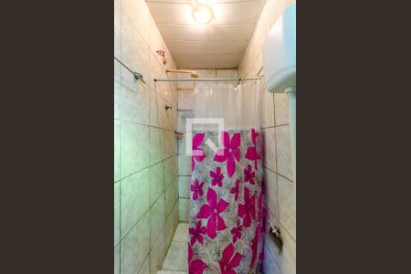 Banheiro de kitnet/studio para alugar com 1 quarto, 20m² em Pituaçu, Salvador