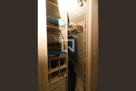 Casa à venda com 700m², 4 quartos e 8 vagasCloset do quarto 1