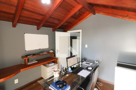 Casa à venda com 700m², 4 quartos e 8 vagasEscritório 2