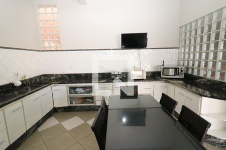 Casa à venda com 700m², 4 quartos e 8 vagasCozinha 2