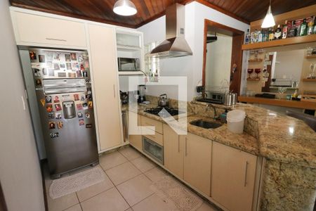 Casa à venda com 700m², 4 quartos e 8 vagasCozinha 1