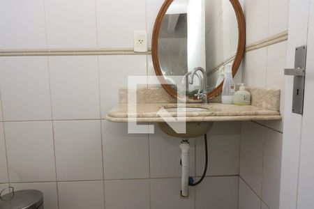 Casa à venda com 700m², 4 quartos e 8 vagasBanheiro 2